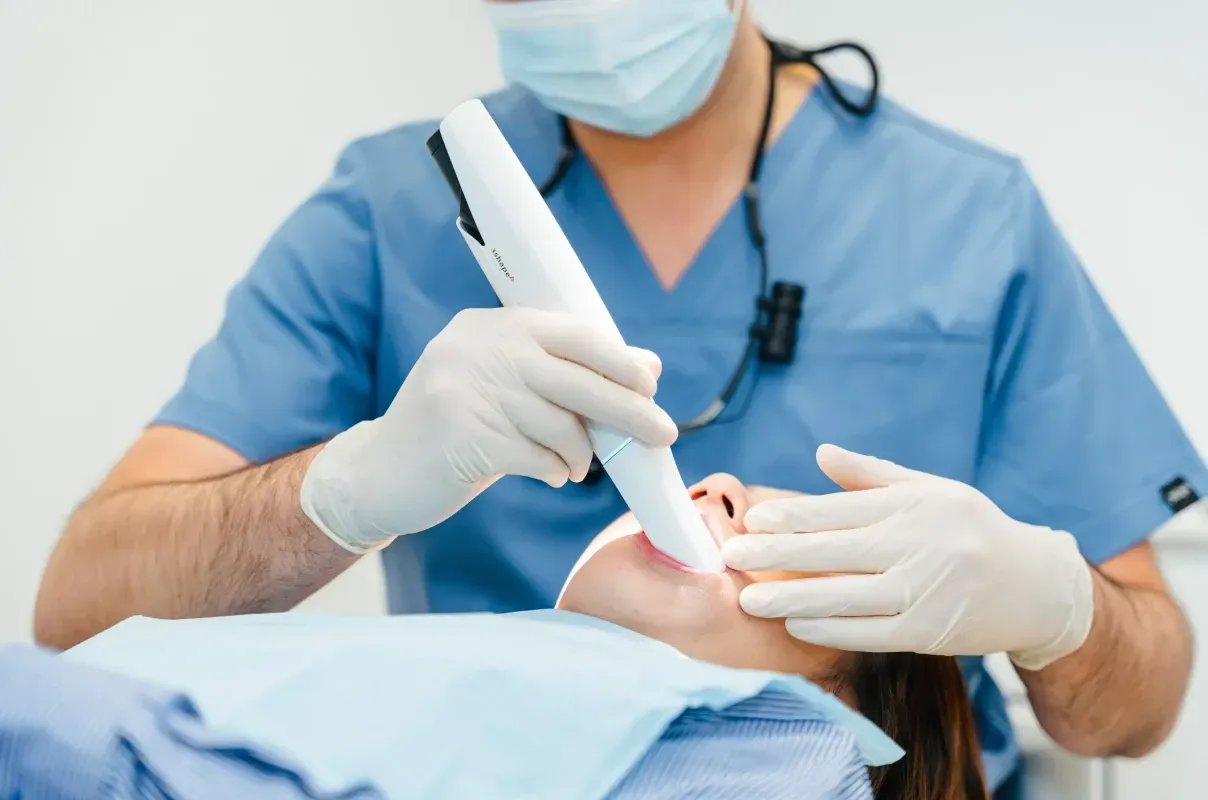Dentiste Antony, technologies du cabinet des Drs Kaabar & Deschatres : caméra intra-orale